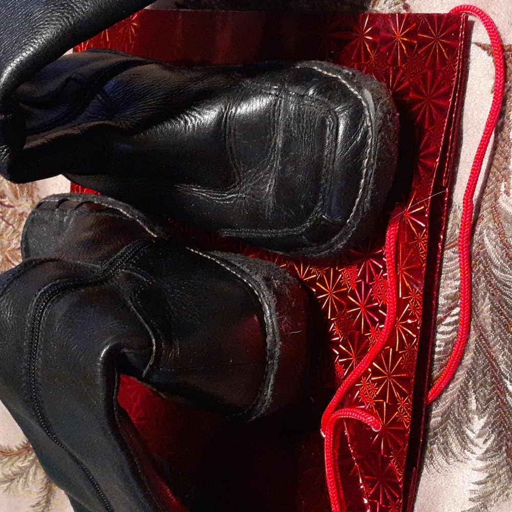 Shoes - Picture 7 of 8